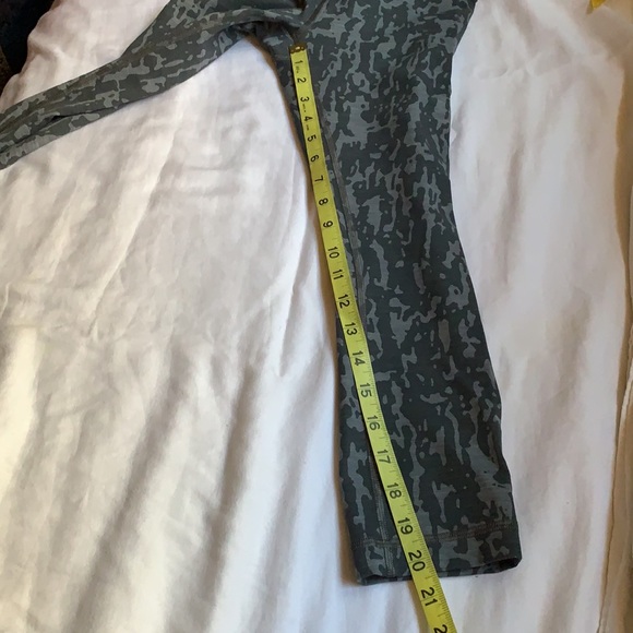 Bundle of 3 Lululemon leggings size 2 - Picture 10 of 14